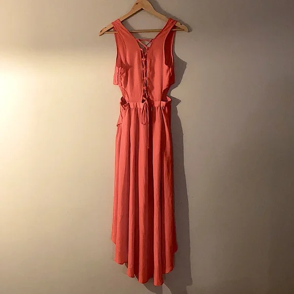 Woman’s Dress - Picture 5 of 15